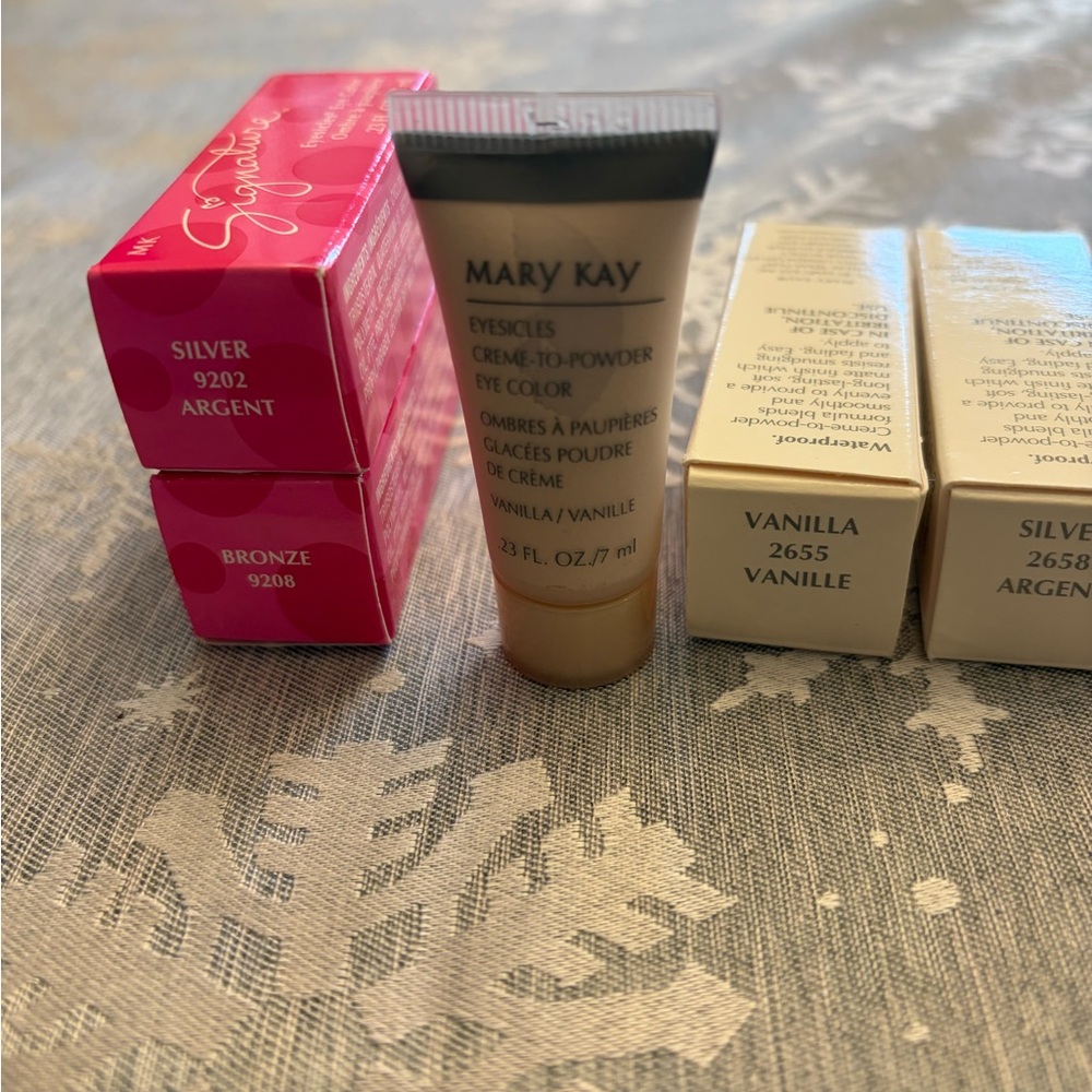 Mary Kay Eyecicles Crème-to-Powder Eye Color - Multiple Colors. NIB